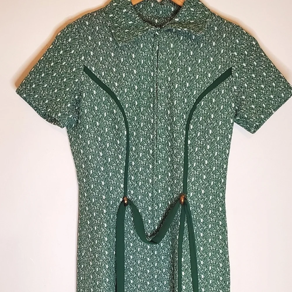 Speedy Green 70s Athletic Polyester Zip-Up Dress with Waist Tie - Picture 3 of 14